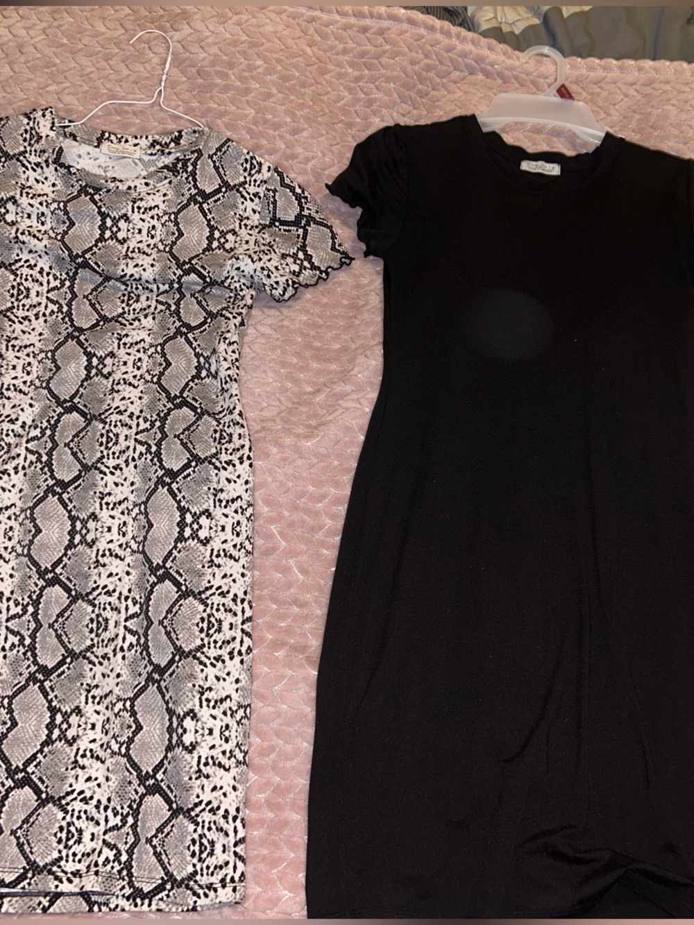 2 Ribbed Short-Sleeve Mini Dresses - set